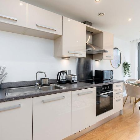 Exclusive Apartment - City Centre - Free Parking -Wifi Netflix- Juliet Balcony Лидс Экстерьер фото
